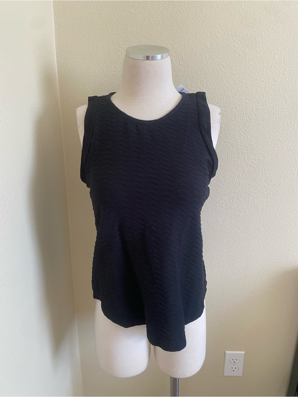 Harlowe & Graham Black Textured Sleeveless Tank